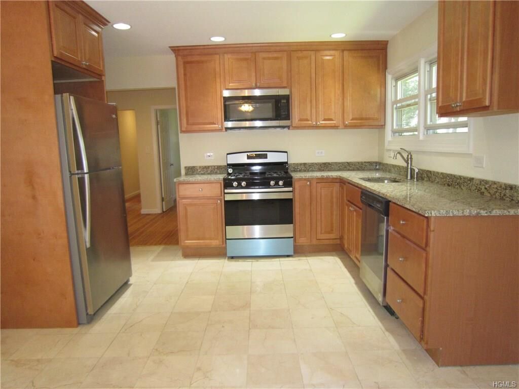 Property Photo:  21 Robin Place  NY 10994 