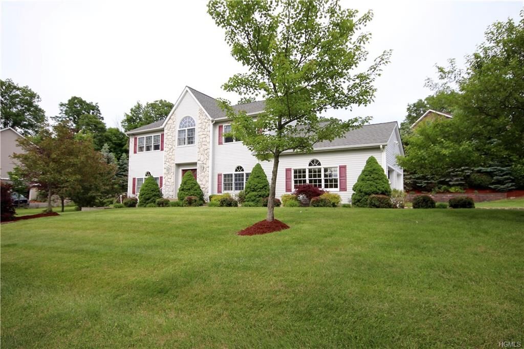 Property Photo:  9 Chimney Ridge Drive  NY 10926 