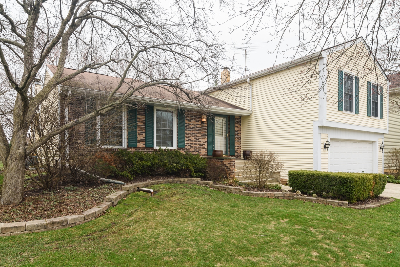 Property Photo:  1474 Oxford Drive  IL 60089 