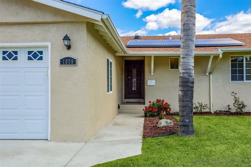 Property Photo:  1009 Blackbird St  CA 92020 