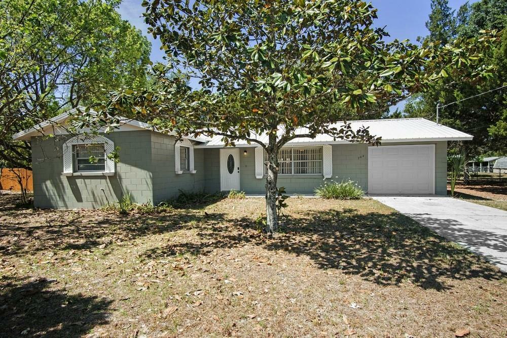 Property Photo:  704 Hickory Avenue  FL 34731 