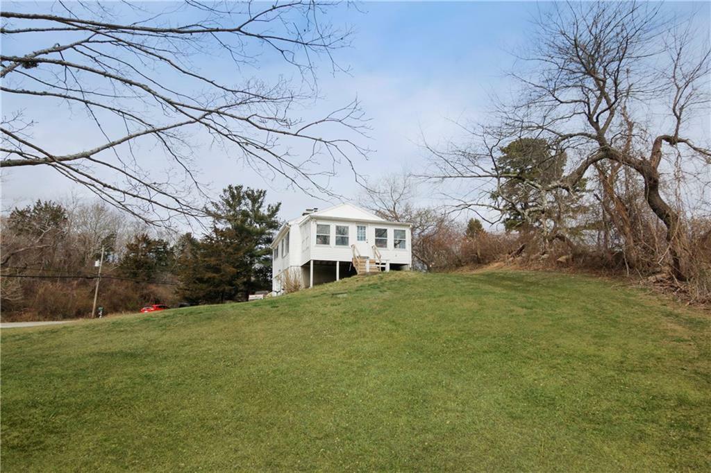 Property Photo:  476 Succotash Rd  RI 02879 