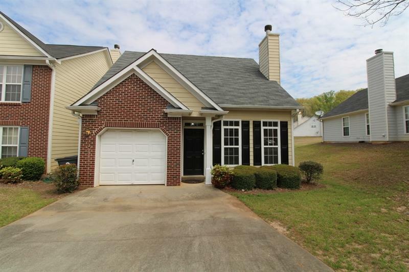 Property Photo: 9569 Lakeview Circle 30291