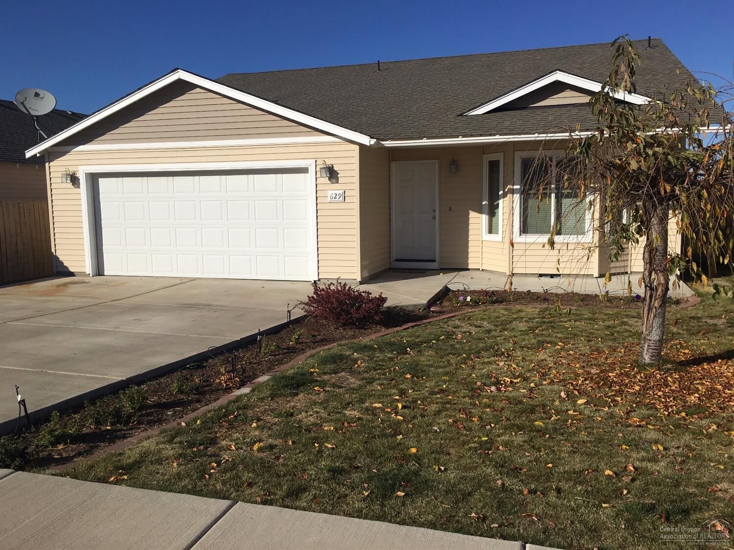 Property Photo: 629 E D Street OR 97734