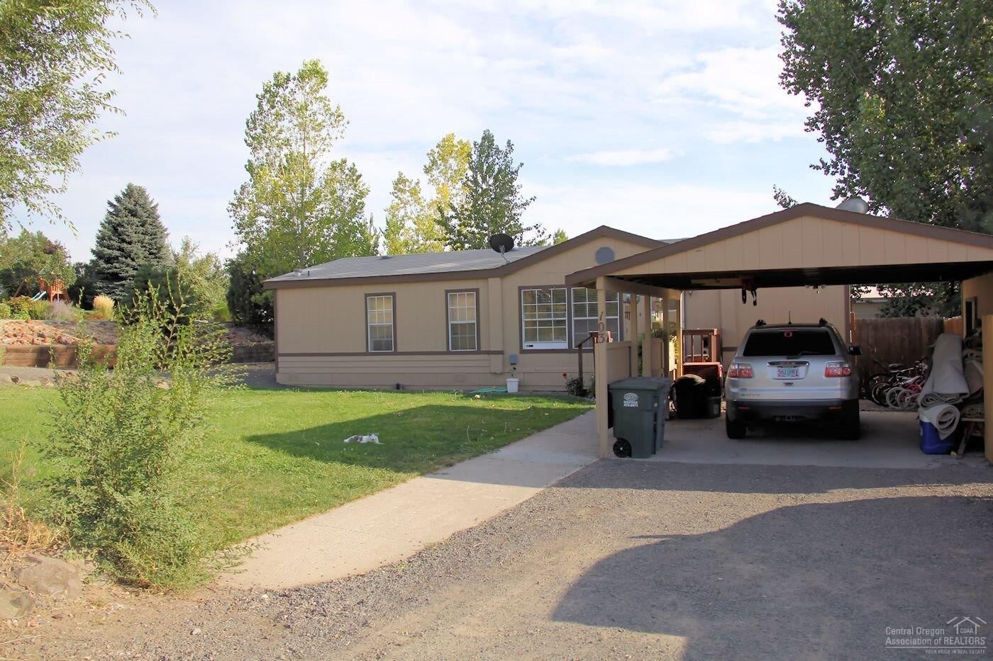 Property Photo:  103 SE J Street  OR 97741 