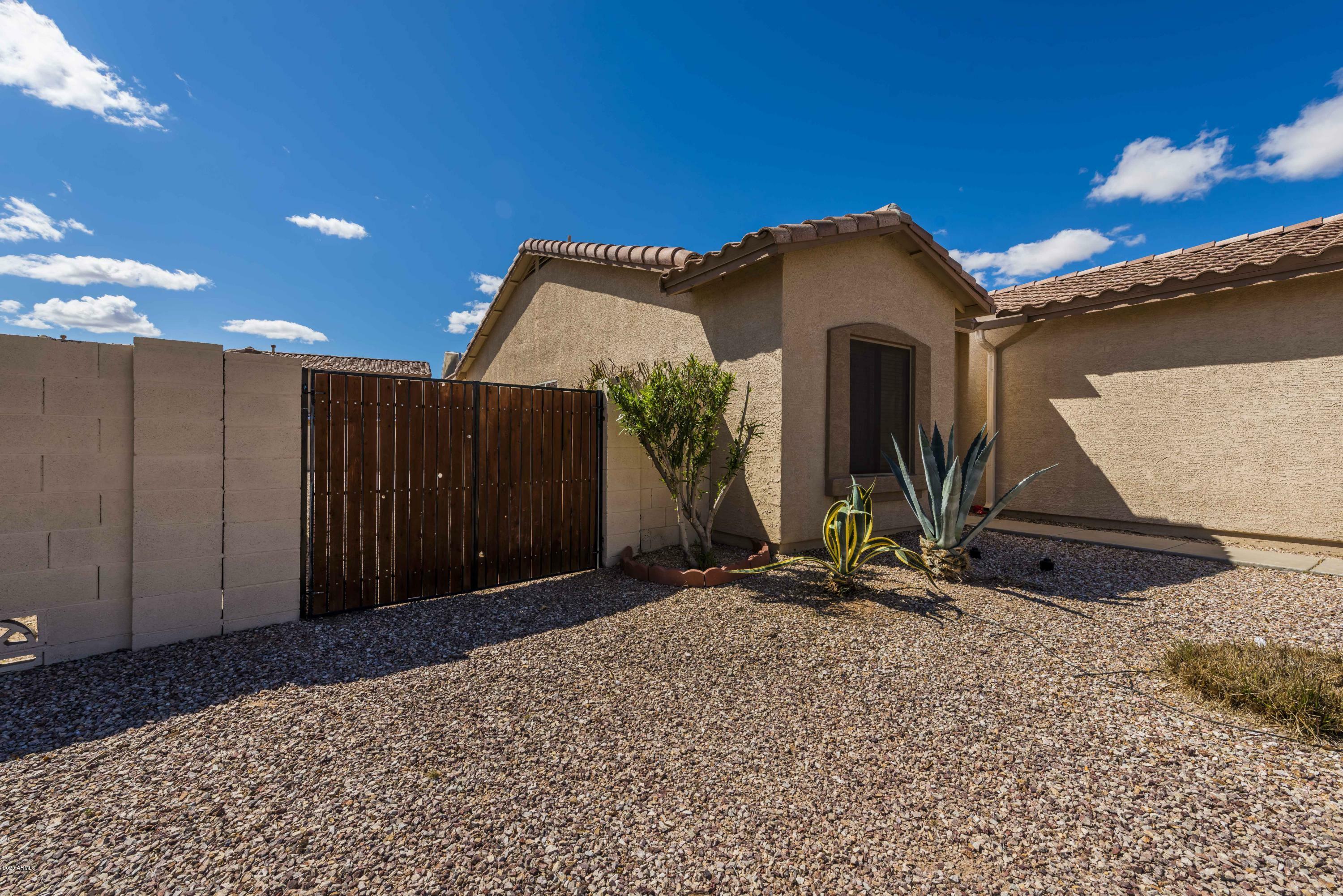 Property Photo:  813 W Ocotillo Street  AZ 85122 