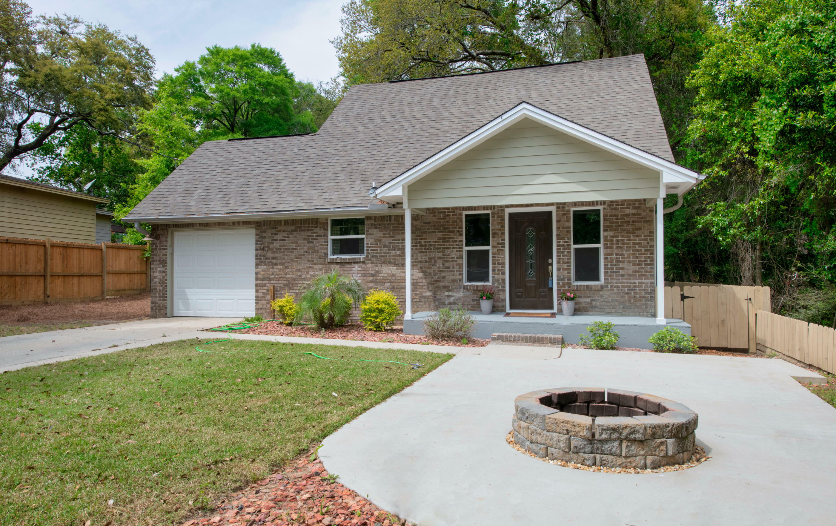 Property Photo: 717 29th Street FL 32578