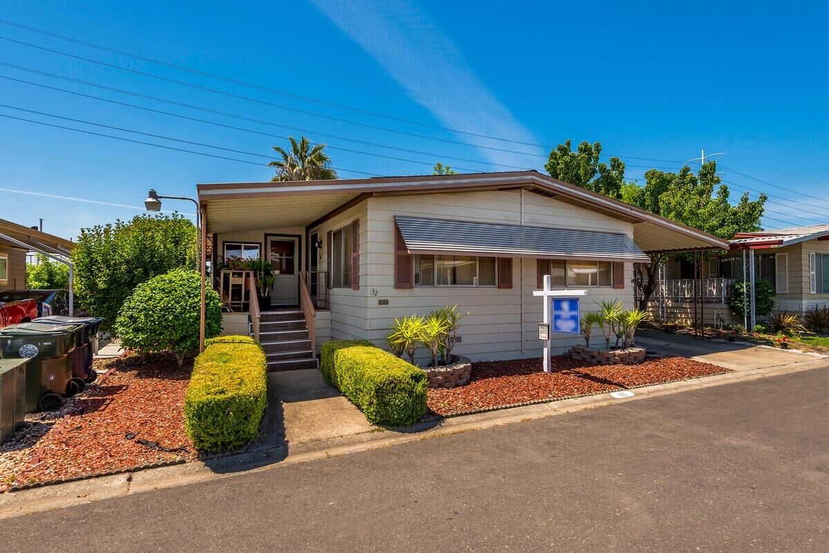 Property Photo:  32 Bentley Avenue  CA 95823 