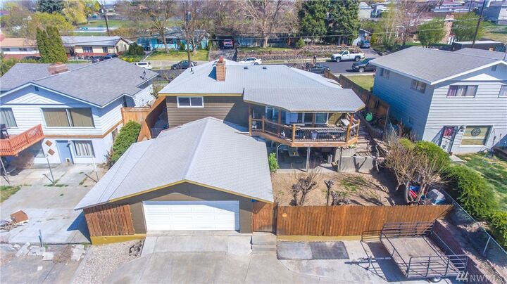 Property Photo:  1122 S Baker St  WA 98837 