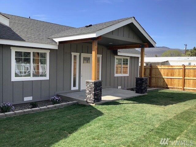 Property Photo:  3230 NW Cascade Avenue  WA 98802 