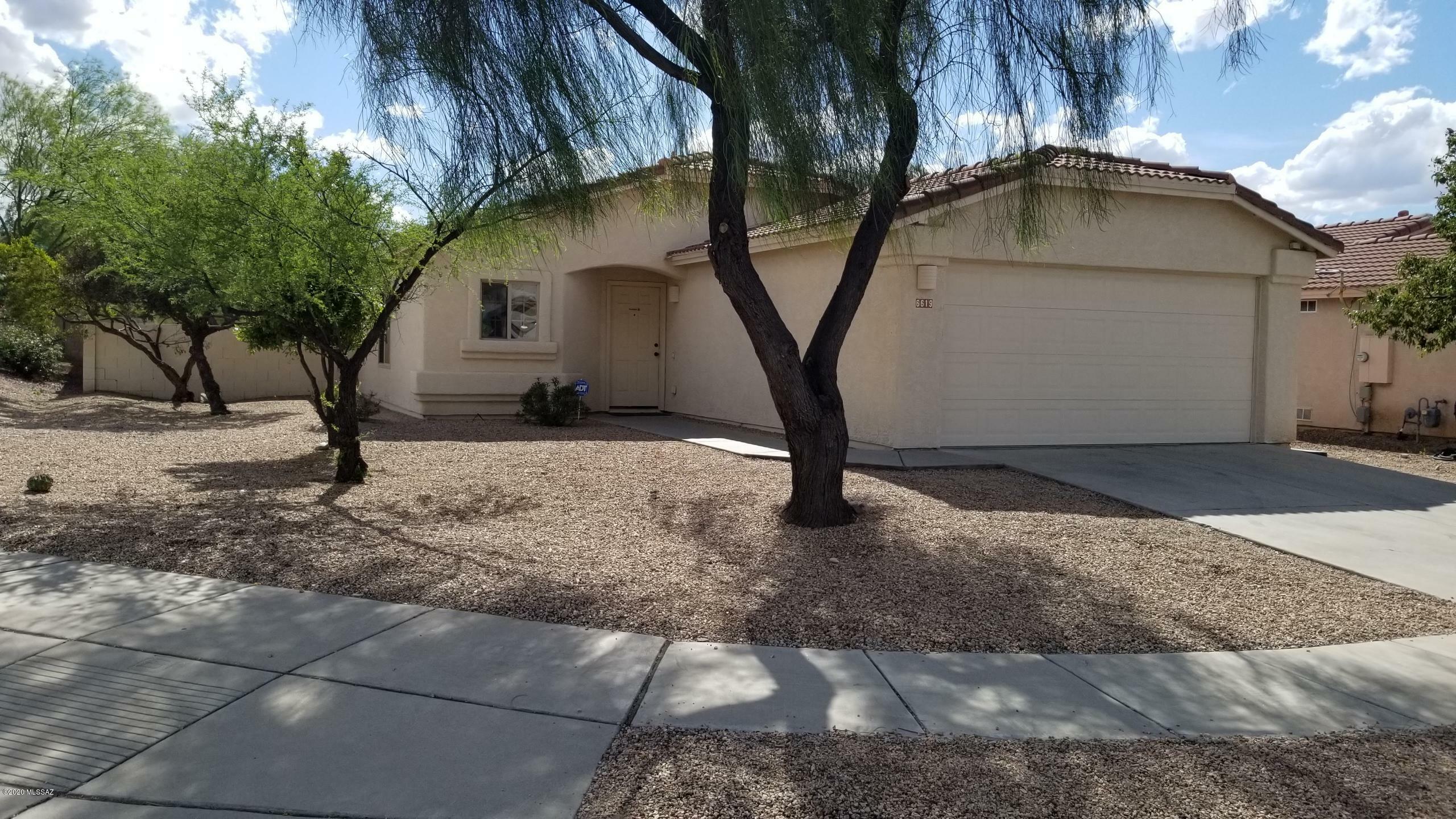 Property Photo: 6619 W Wenden Way AZ 85743