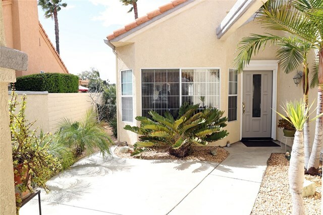 Property Photo:  40535 Via Malagas  CA 92562 