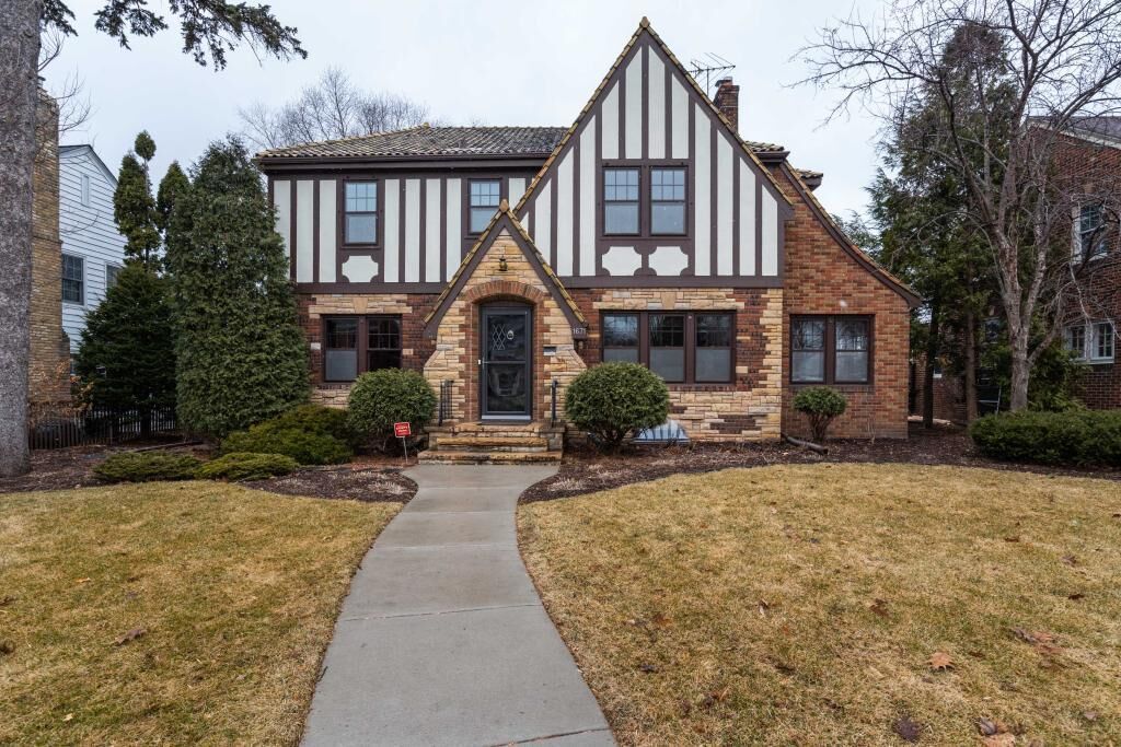 Property Photo:  1671 Pinehurst Avenue  MN 55116 