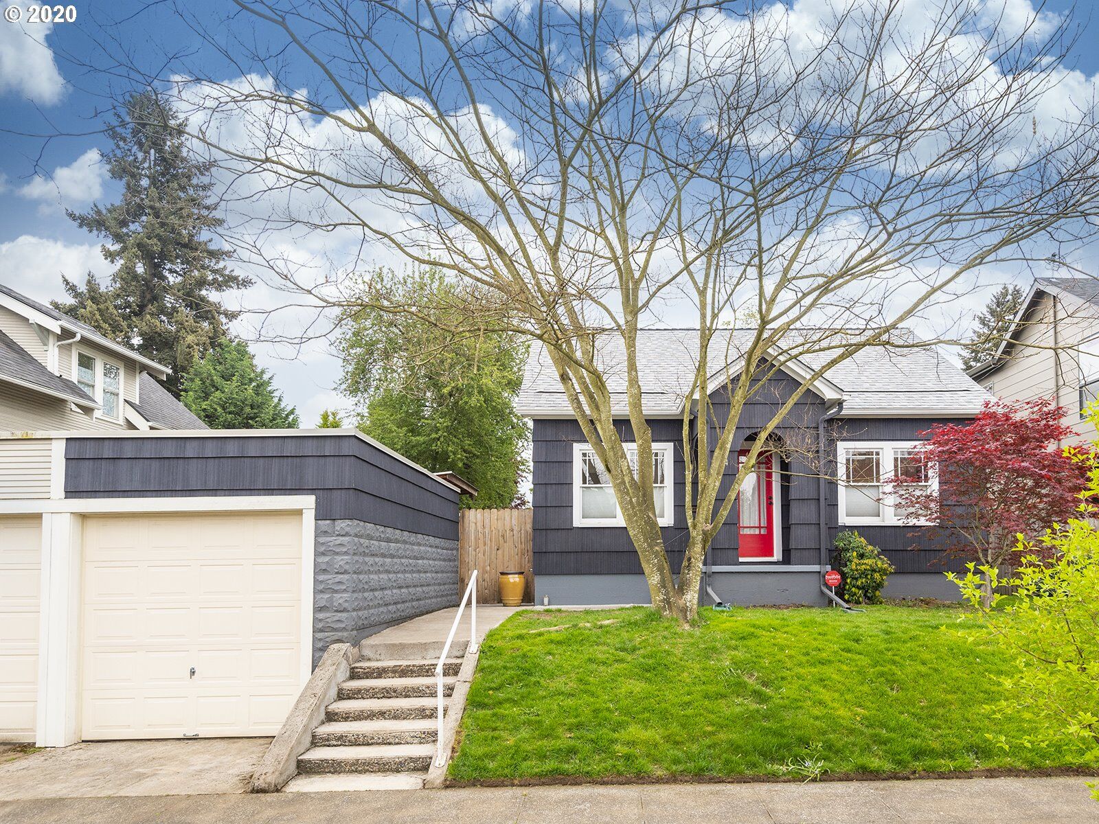 Property Photo:  1604 N Sumner St  OR 97217 