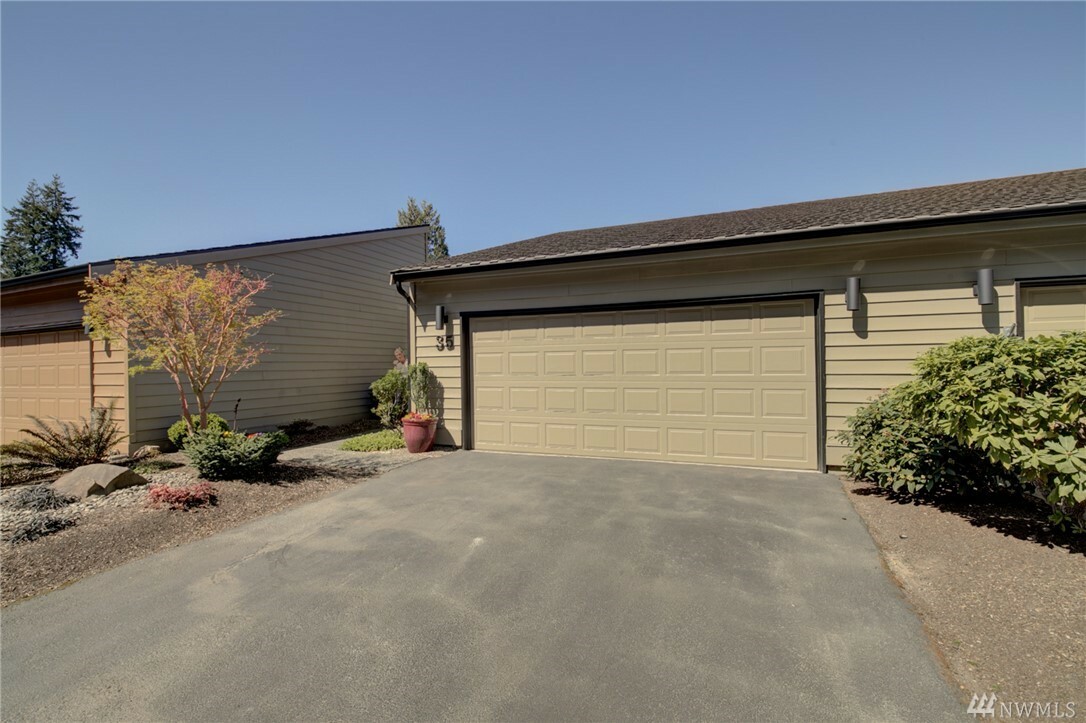 Property Photo:  15000 Village Green Dr 35  WA 98012 