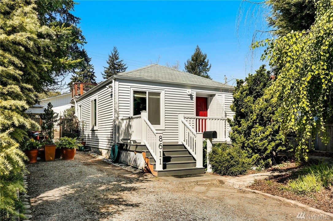 Property Photo:  8611 32nd Ave SW  WA 98126 