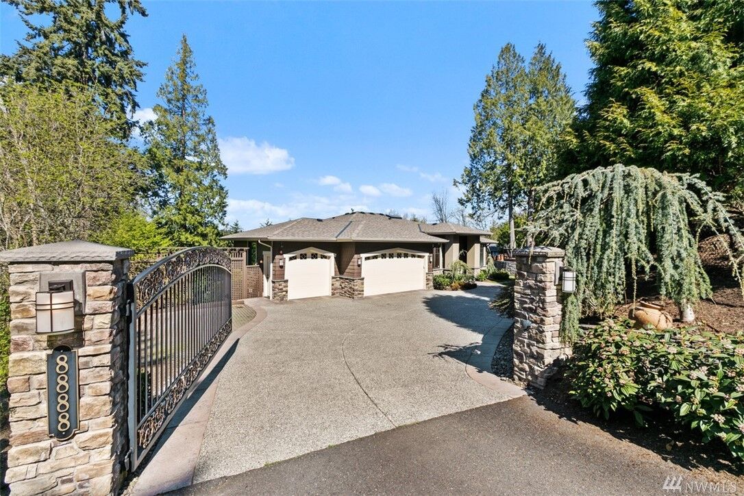 Property Photo:  8888  Points Drive NE  WA 98004 