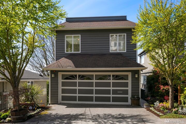 2233  12th Ave  W  Seattle WA 98119 photo