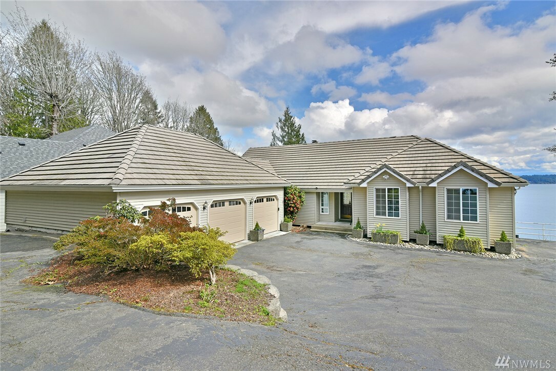 Property Photo:  2307 NE Castle Dr  WA 98370 