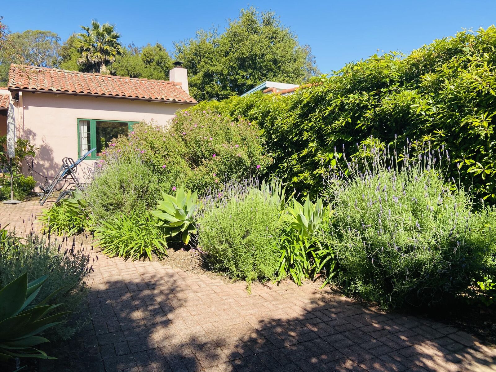 Property Photo: 269 Oak Rd CA 93108