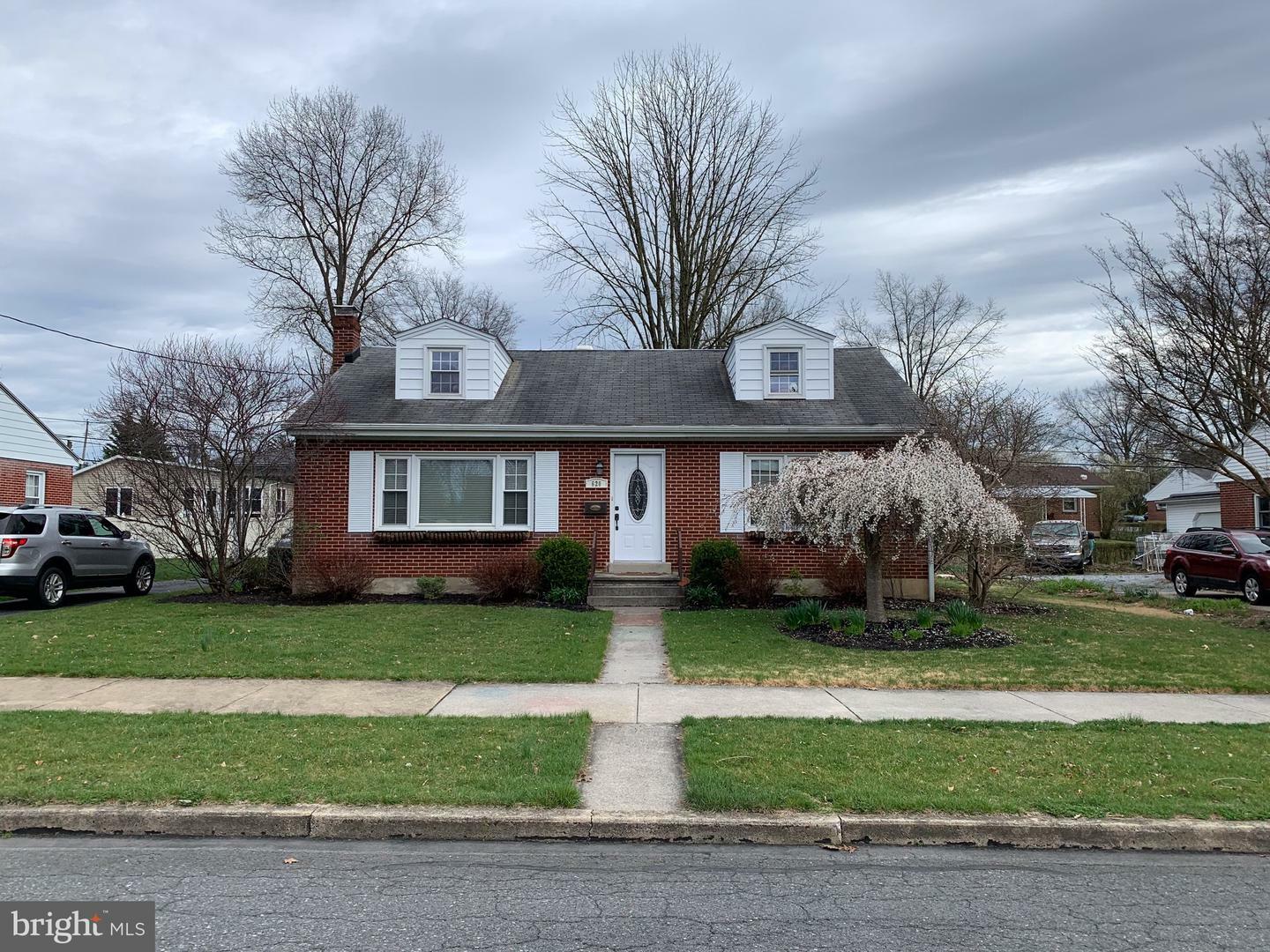 Property Photo: 620 E Walnut Street PA 17078