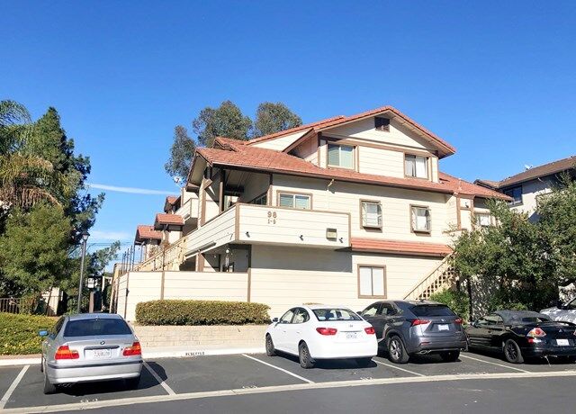 Property Photo: 98 Maegan Place 6 CA 91362