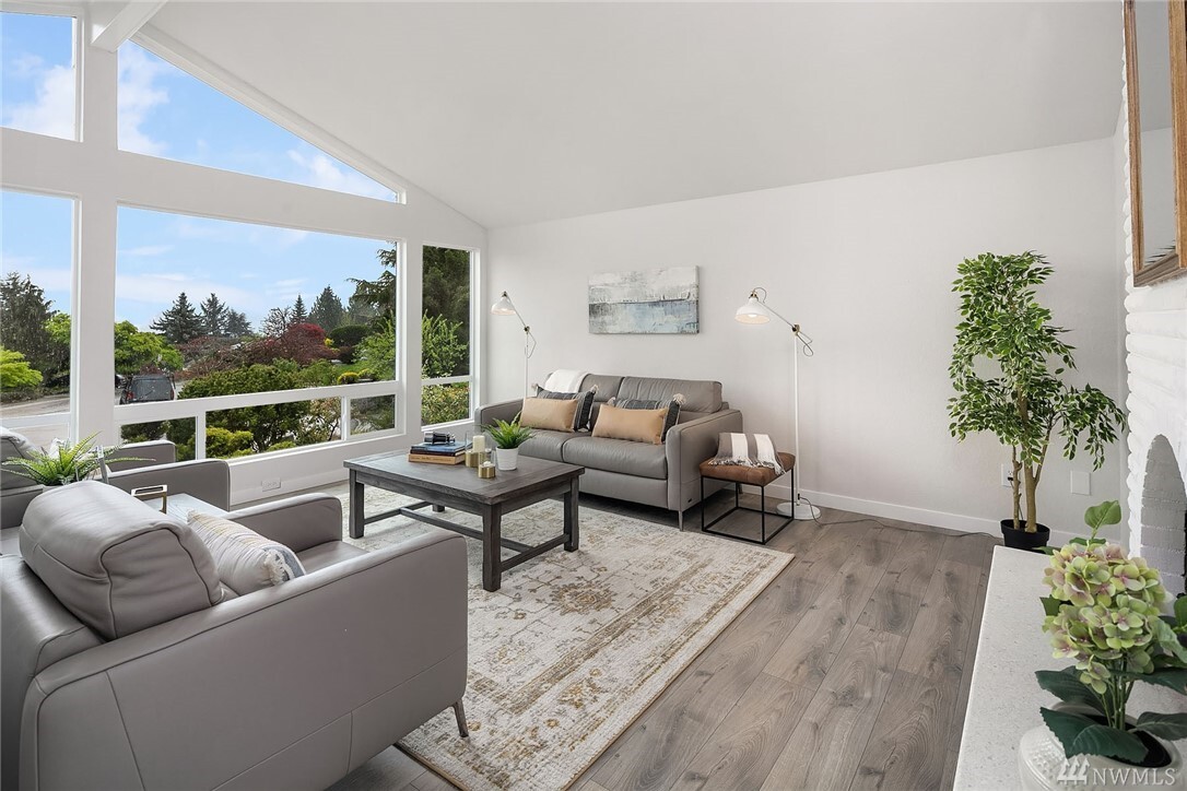 Property Photo: 19409 65th Avenue NE WA 98028