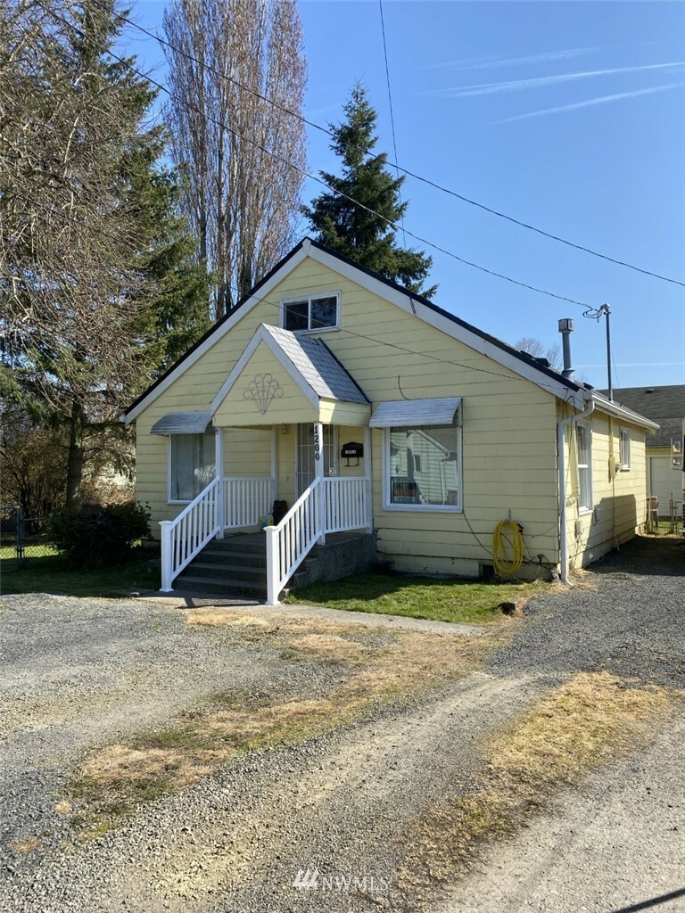 Property Photo:  1200 S 9th Avenue  WA 98626 