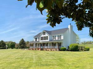 Property Photo:  2116 County Road 700  TN 37370 