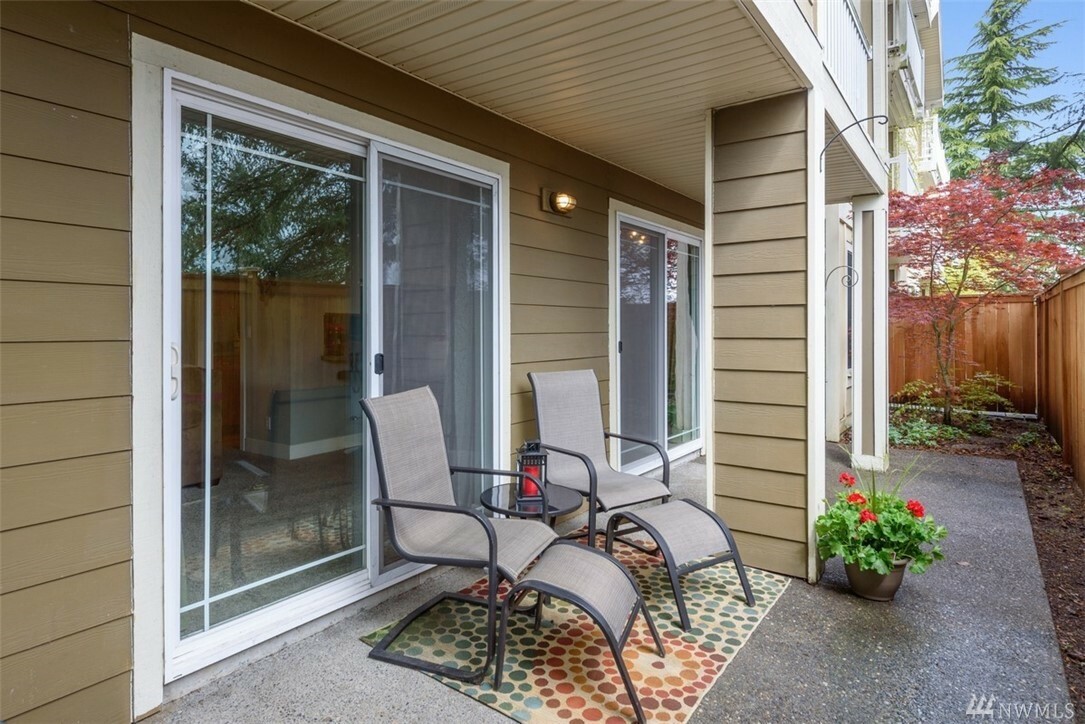 Property Photo:  937 N 200th St B101  WA 98133 