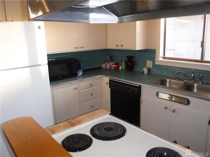 Property Photo:  612 W 2nd Street  WA 98520 