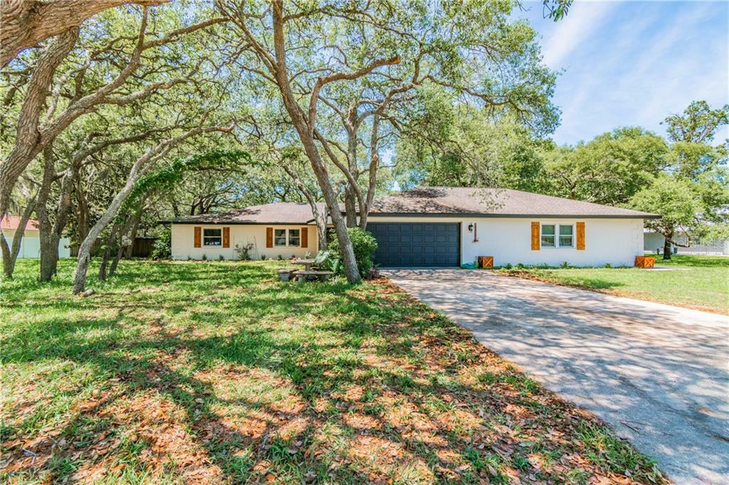 Property Photo:  18119 Oak Way Drive  FL 34667 