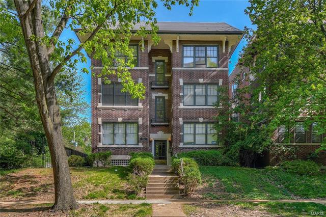 Property Photo: 5375 Pershing Avenue 2E 63112