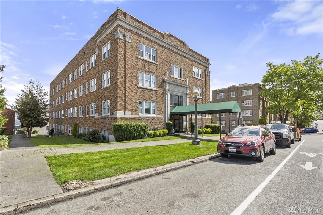 Property Photo:  301 N Tacoma Avenue 101  WA 98403 