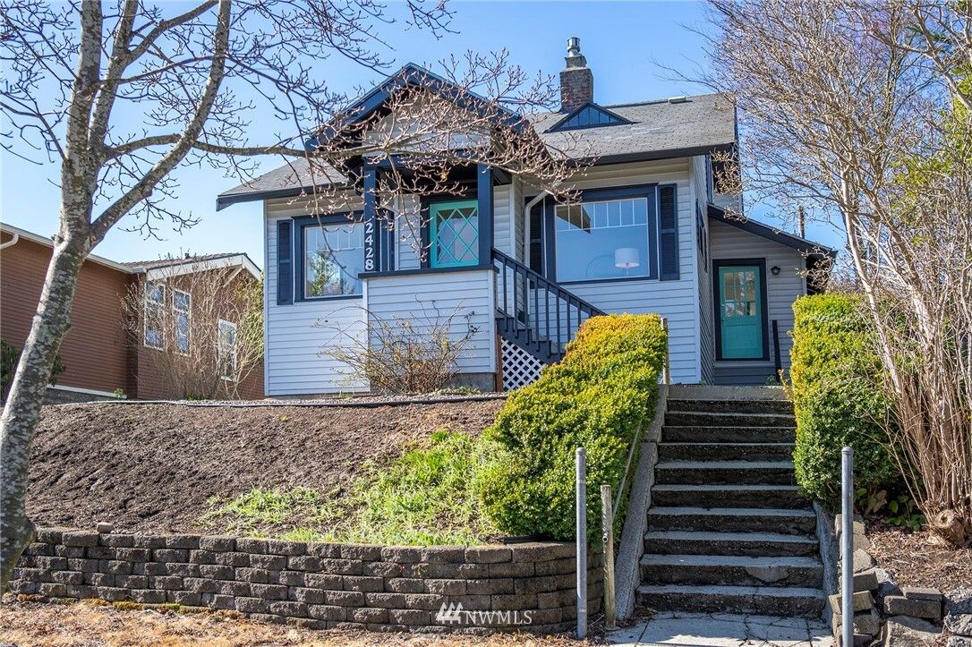 Property Photo:  2428  Cedar Street  WA 98201 