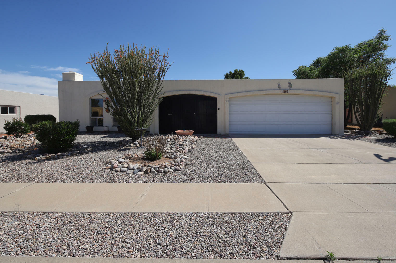 Property Photo:  160 E Santa Chalice Drive  AZ 85614 