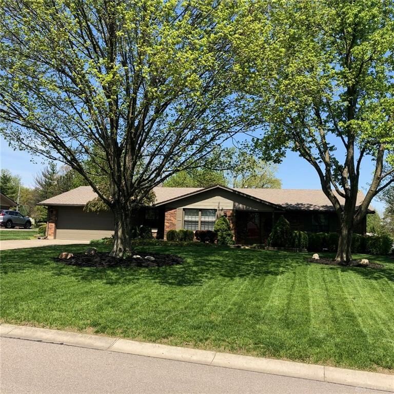 Property Photo: 811 Rockcreek Drive OH 45458