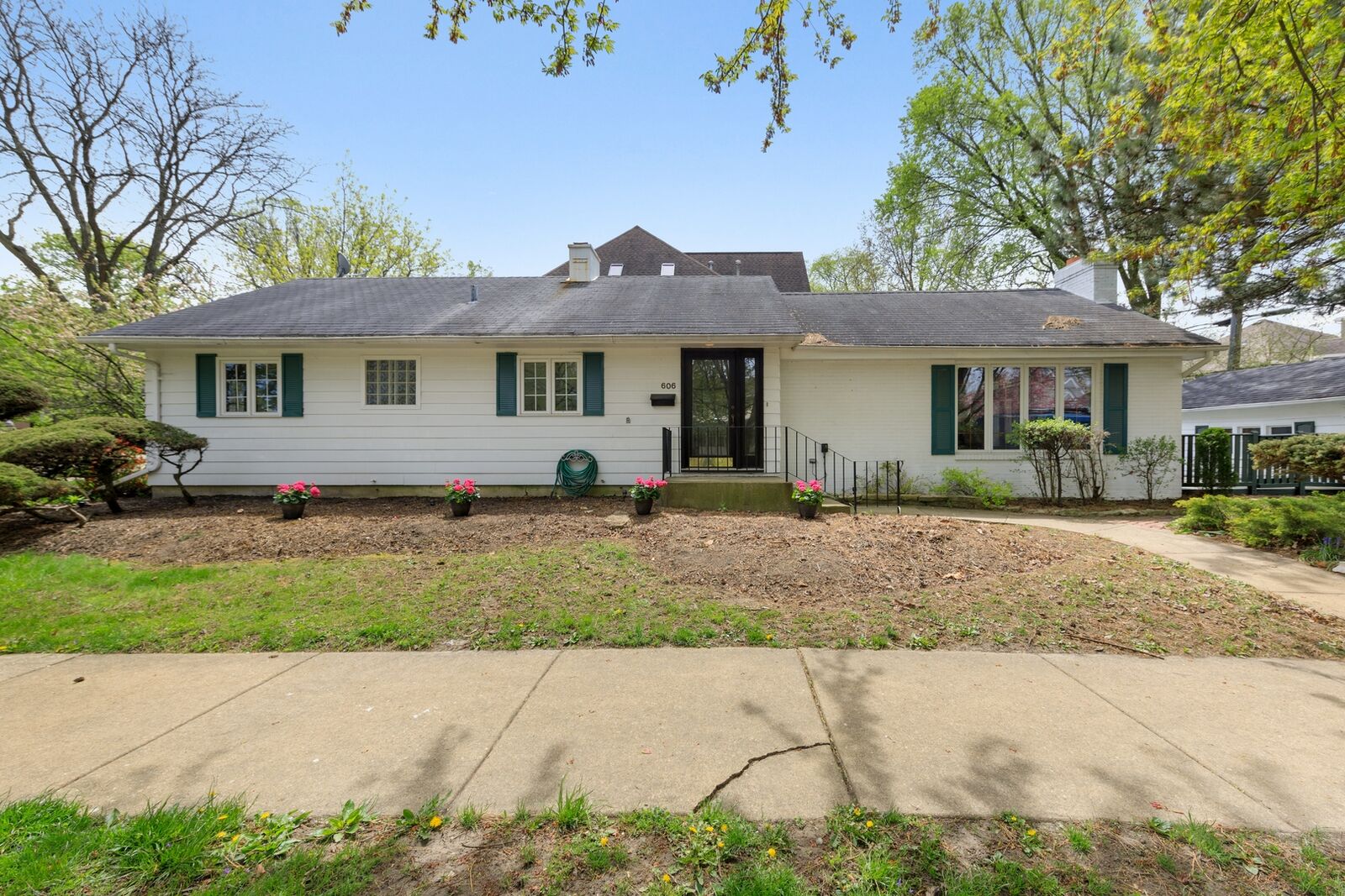 Property Photo:  606 W 4th Street  IL 60521 