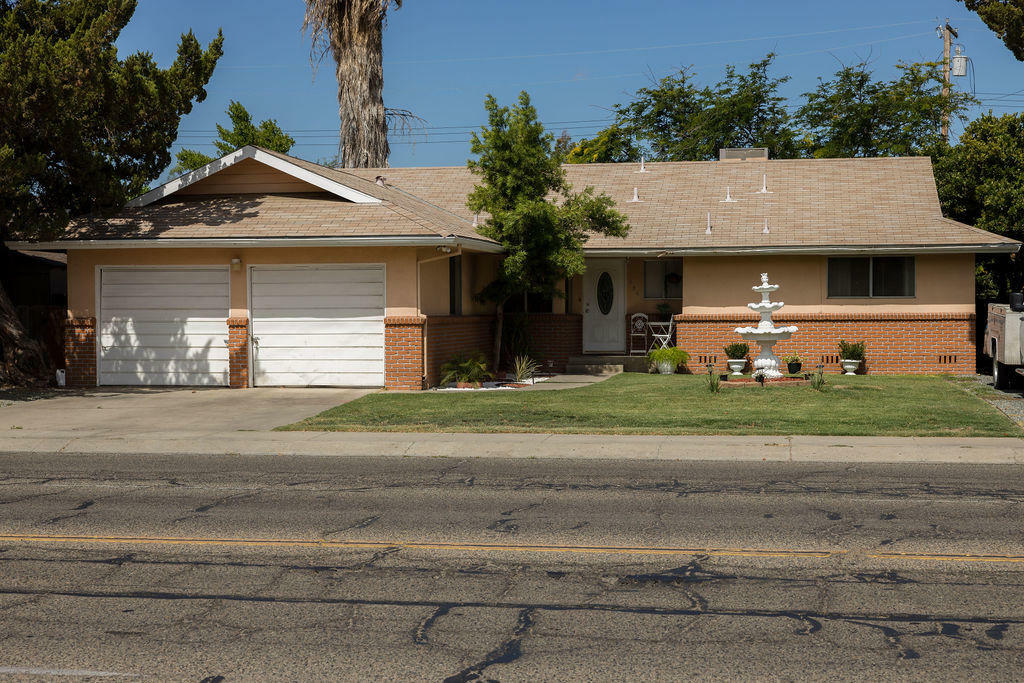 Property Photo:  355 N Newcomb Street  CA 93257 