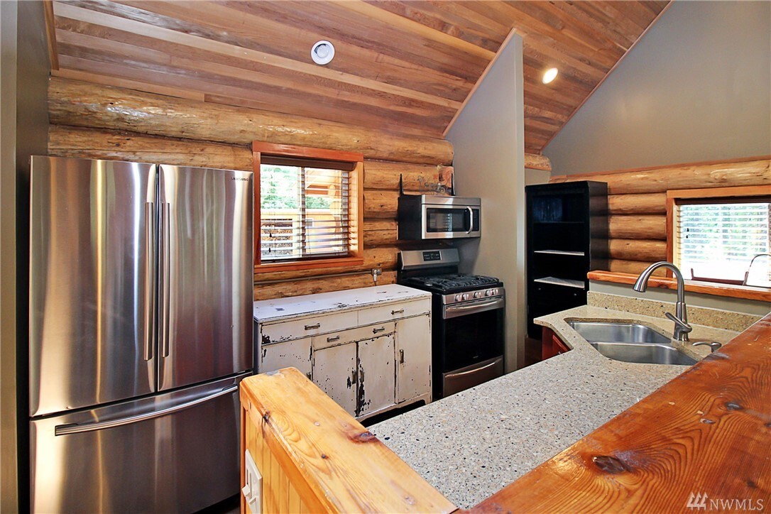 Property Photo:  5152 N Lake Cushman Rd  WA 98548 