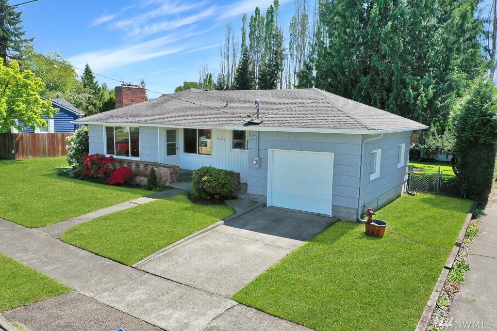 Property Photo:  920  Willow Street  WA 98390