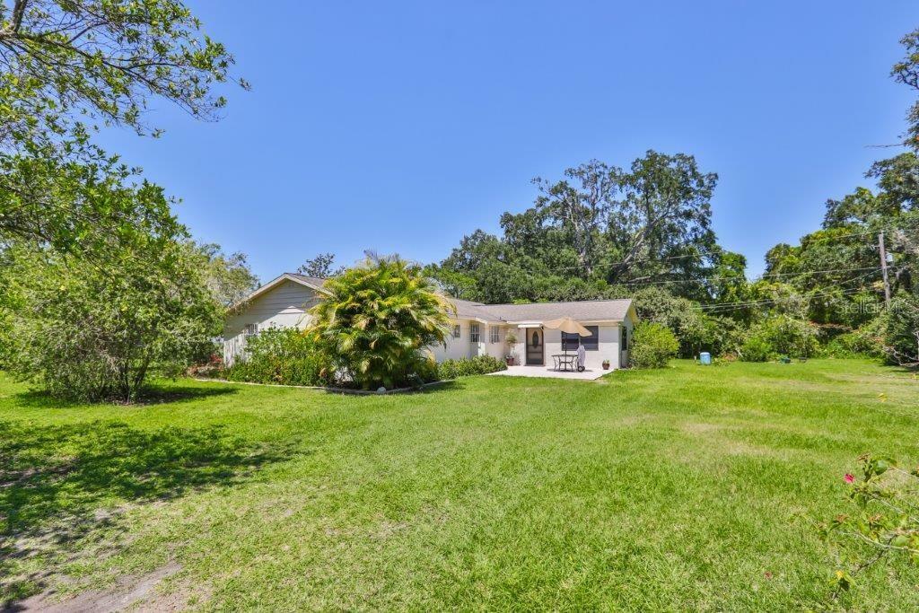 Property Photo:  1929 Lithia Pinecrest Road  FL 33596 