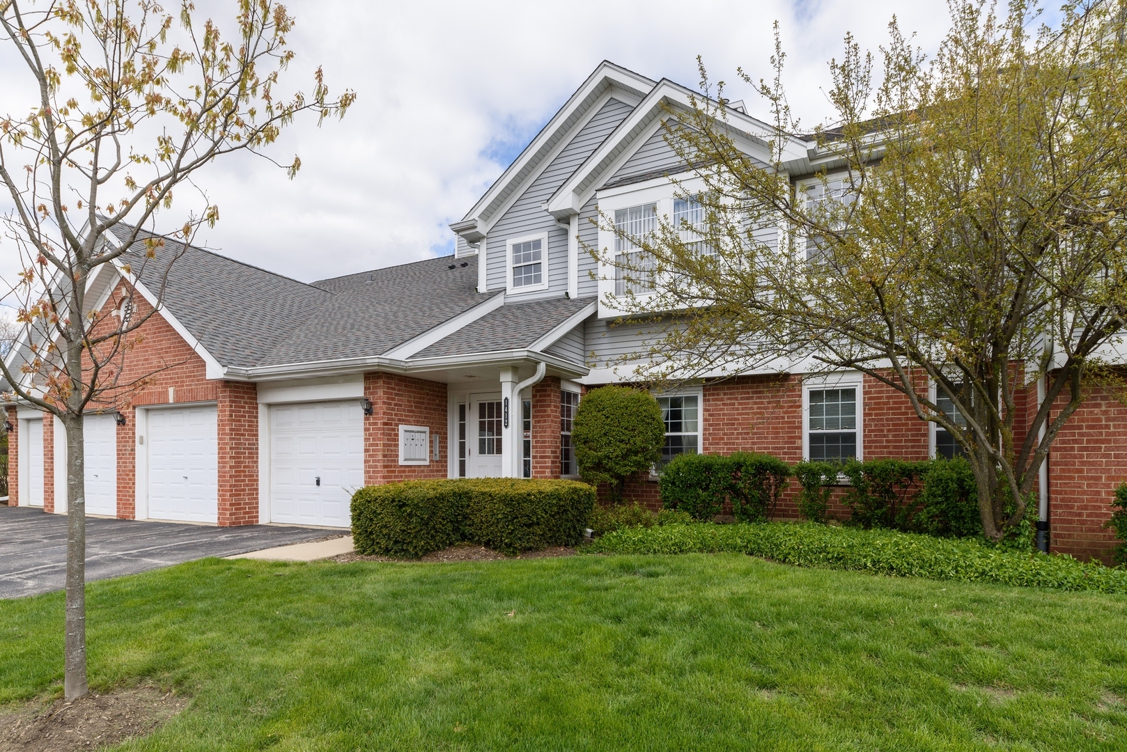 Property Photo: 1412 West Crane Street 14114 IL 60004