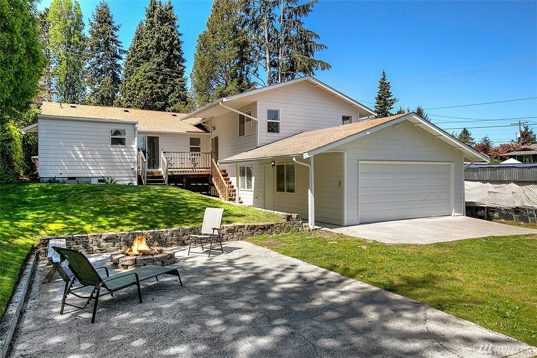 Property Photo:  15608 10th Ave SW  WA 98166 