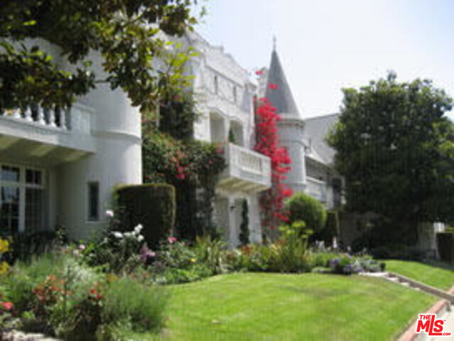 Property Photo: 6065 Scenic Ave CA 90068