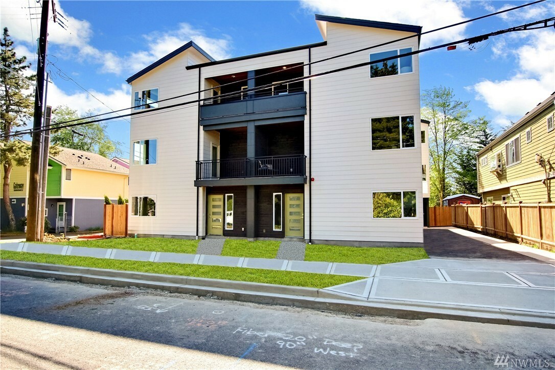 Property Photo: 18325 Stone Ave N B WA 98133