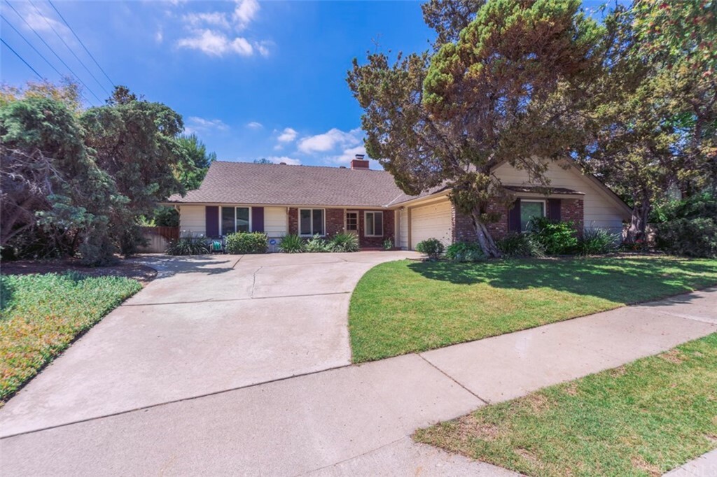 Property Photo: 2816 N Shady Glen Lane CA 92867