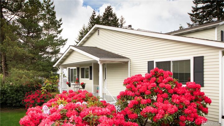 Property Photo: 131 S 324th Place WA 98003