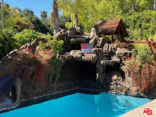 Property Photo:  4139 Vicasa Dr  CA 91302 