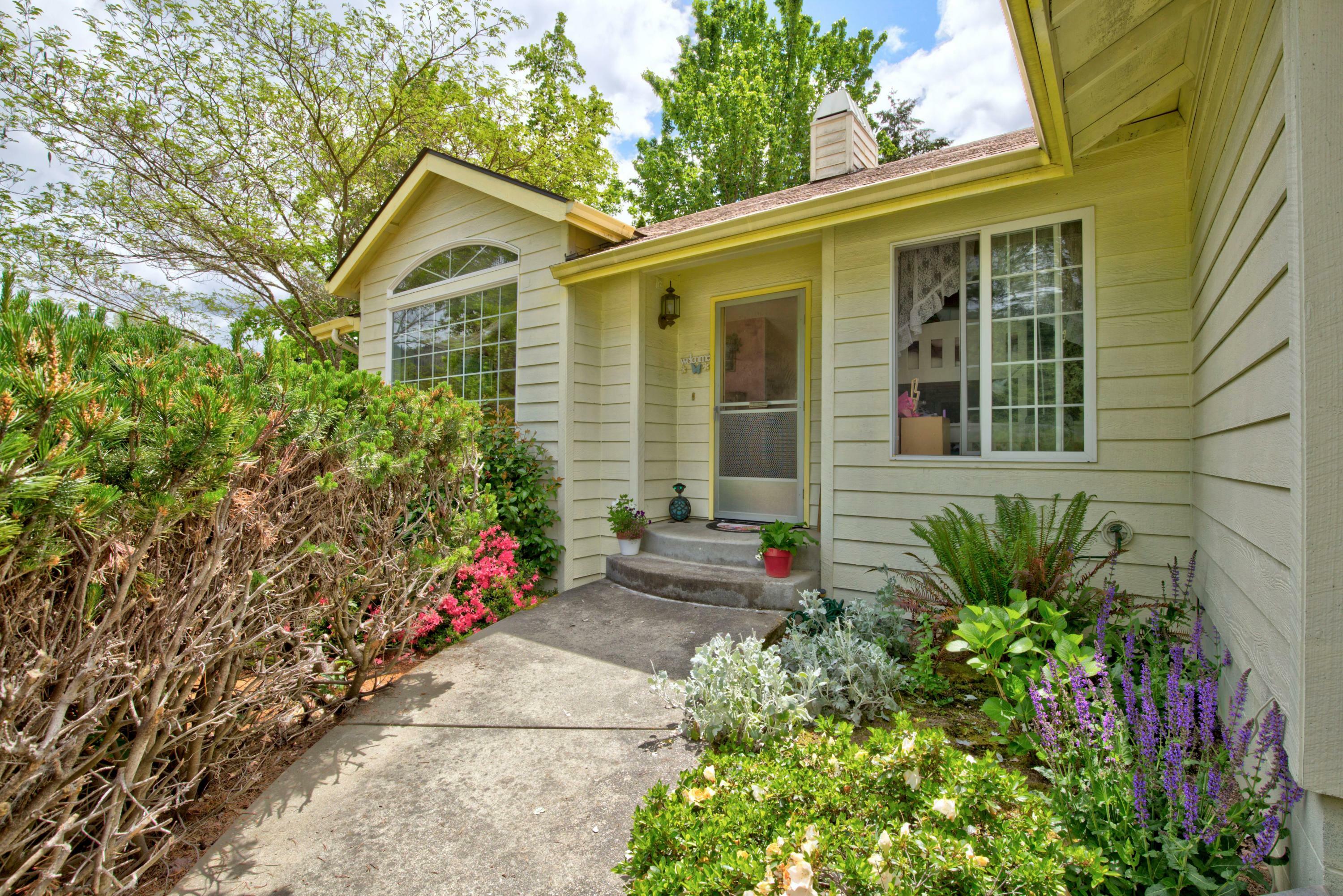 Property Photo:  303 NW Sinclair Drive  OR 97526 